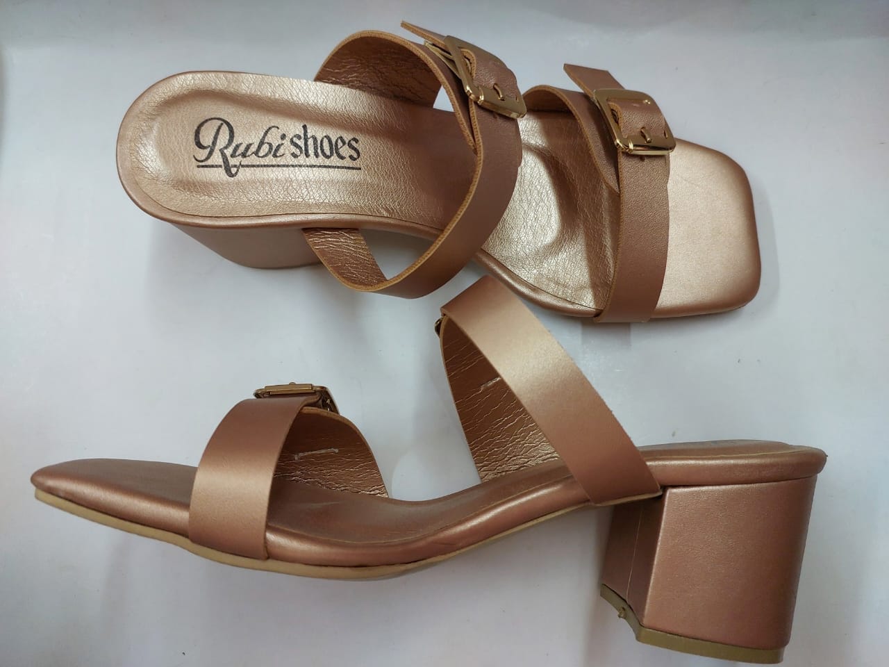 Mules dorées à brides et boucles – Chic & confort au quotidien