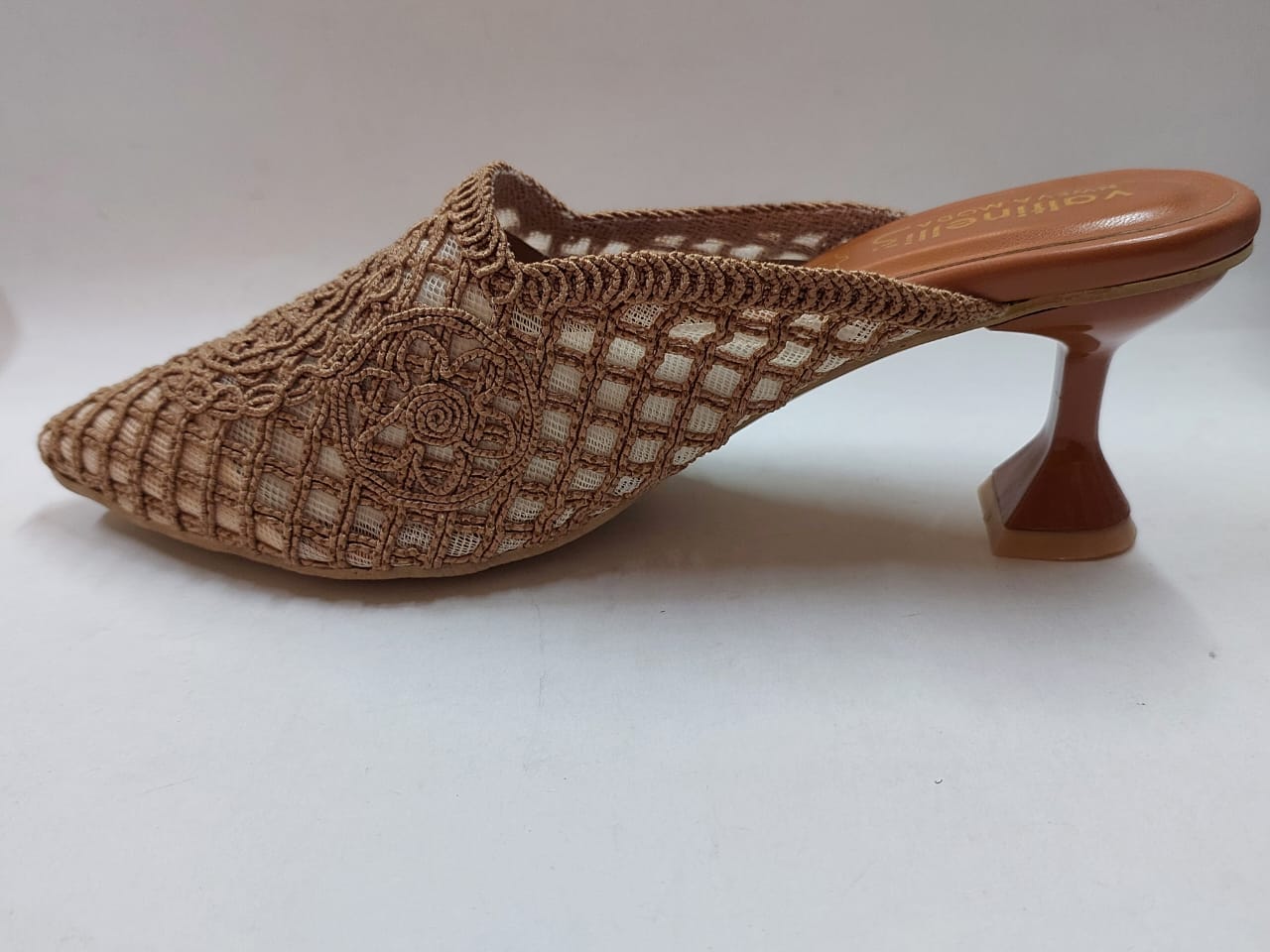 Mules en dentelle beige doré – Élégance et confort