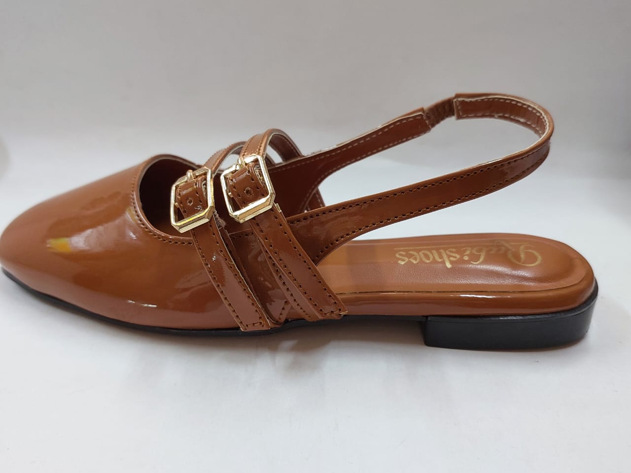 Sandales plates camel à brides doubles – Style chic et décontracté