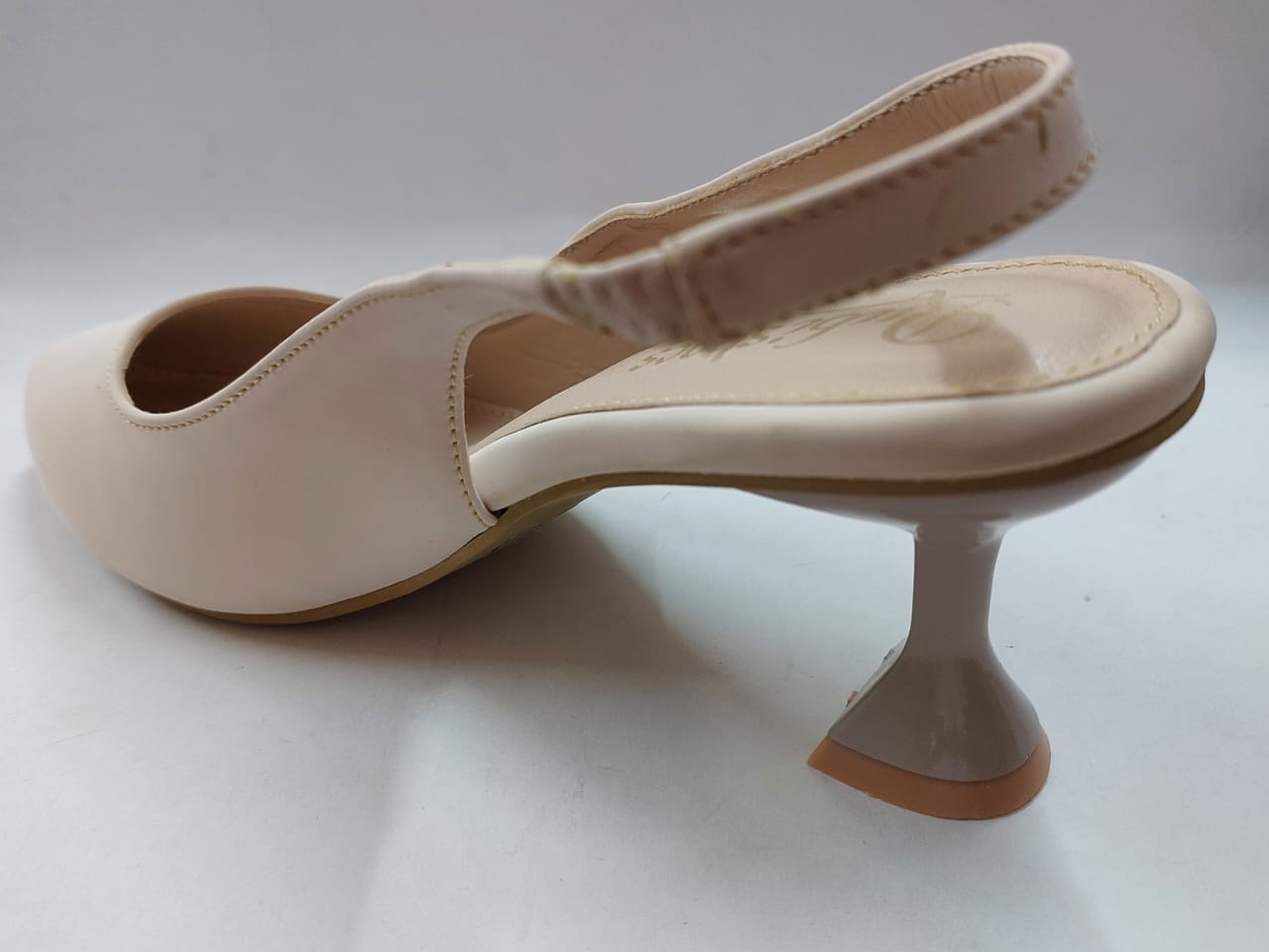 Escarpins slingback beige clair – Élégance et confort