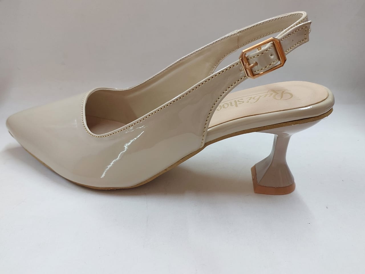Escarpins slingback beige nude vernis – Élégance intemporelle