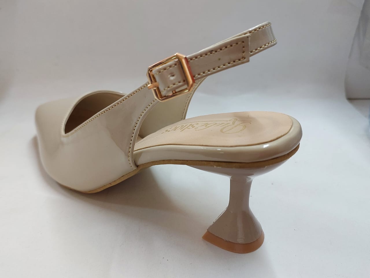 Escarpins slingback beige nude vernis – Élégance intemporelle