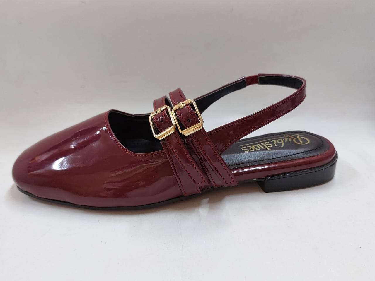 Sandales plates bordeaux à brides doubles – Chic et confortables
