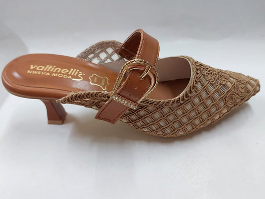 Mules en dentelle beige avec boucle dorée – Chic et confort