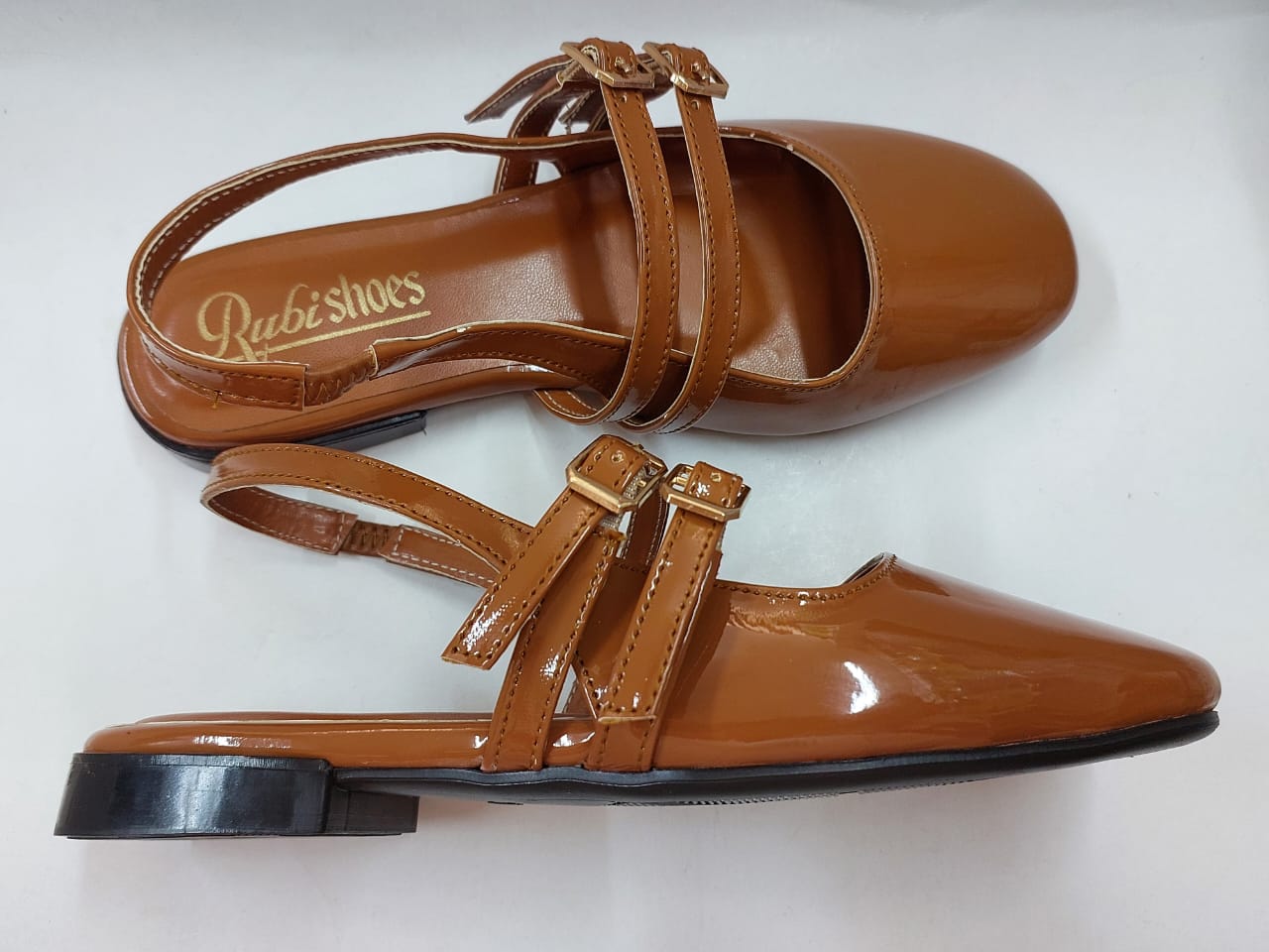 Sandales plates camel à brides doubles – Style chic et décontracté
