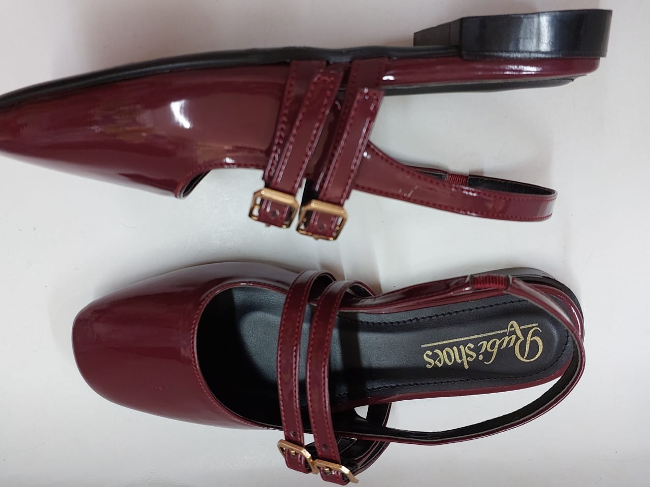 Sandales plates bordeaux à brides doubles – Chic et confortables