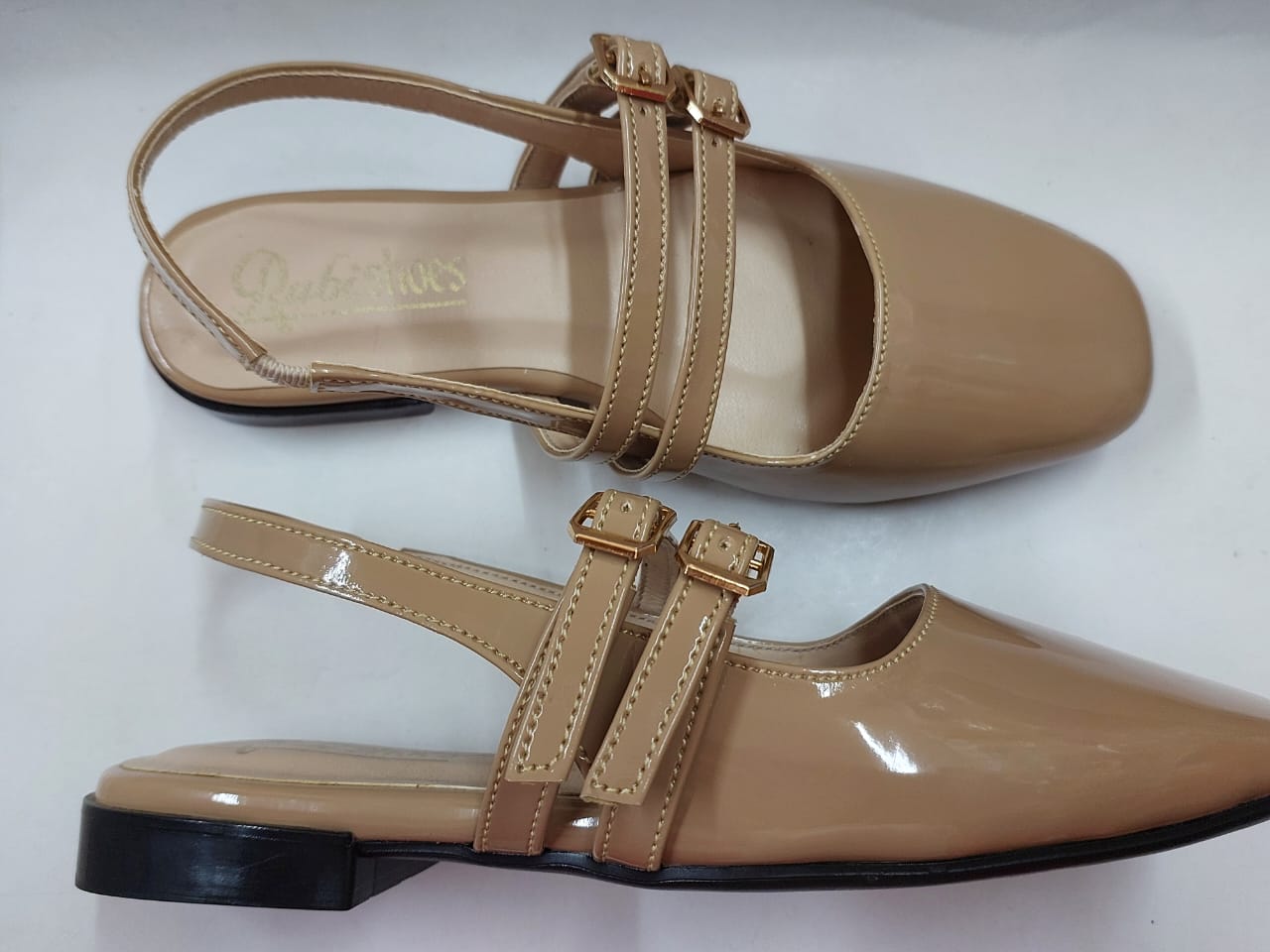 Sandales plates à brides doubles – Élégance et confort