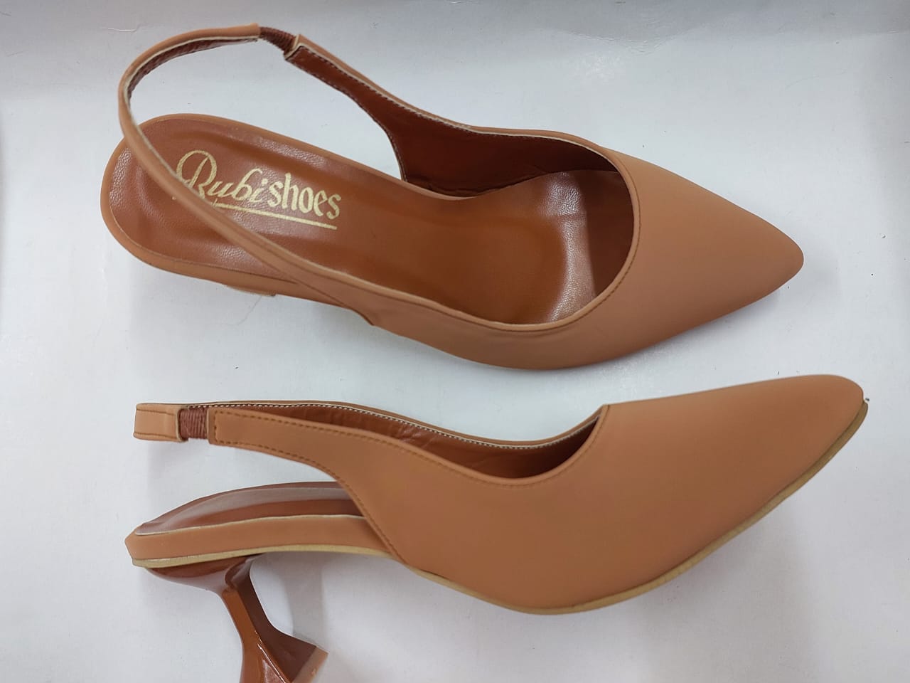 Escarpins slingback camel – Élégance et confort