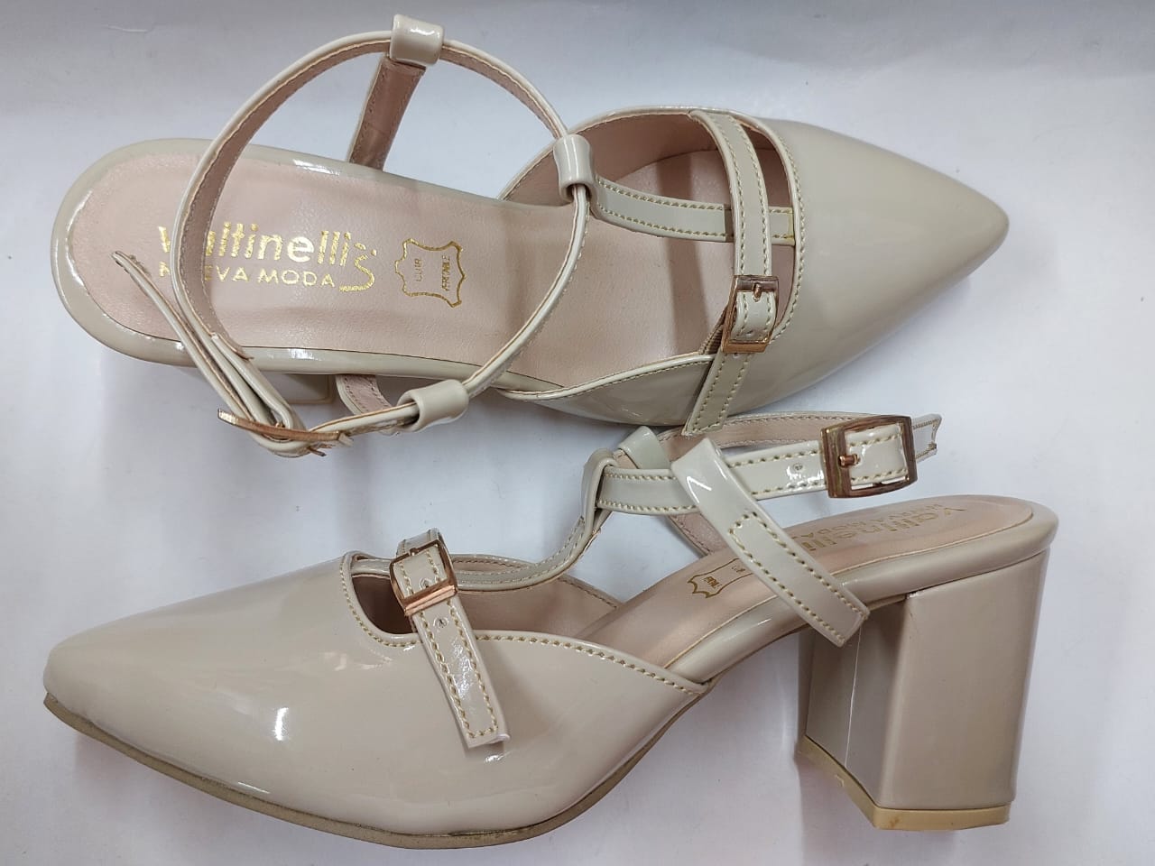 Escarpins nude vernis à brides croisées – Confort & Élégance