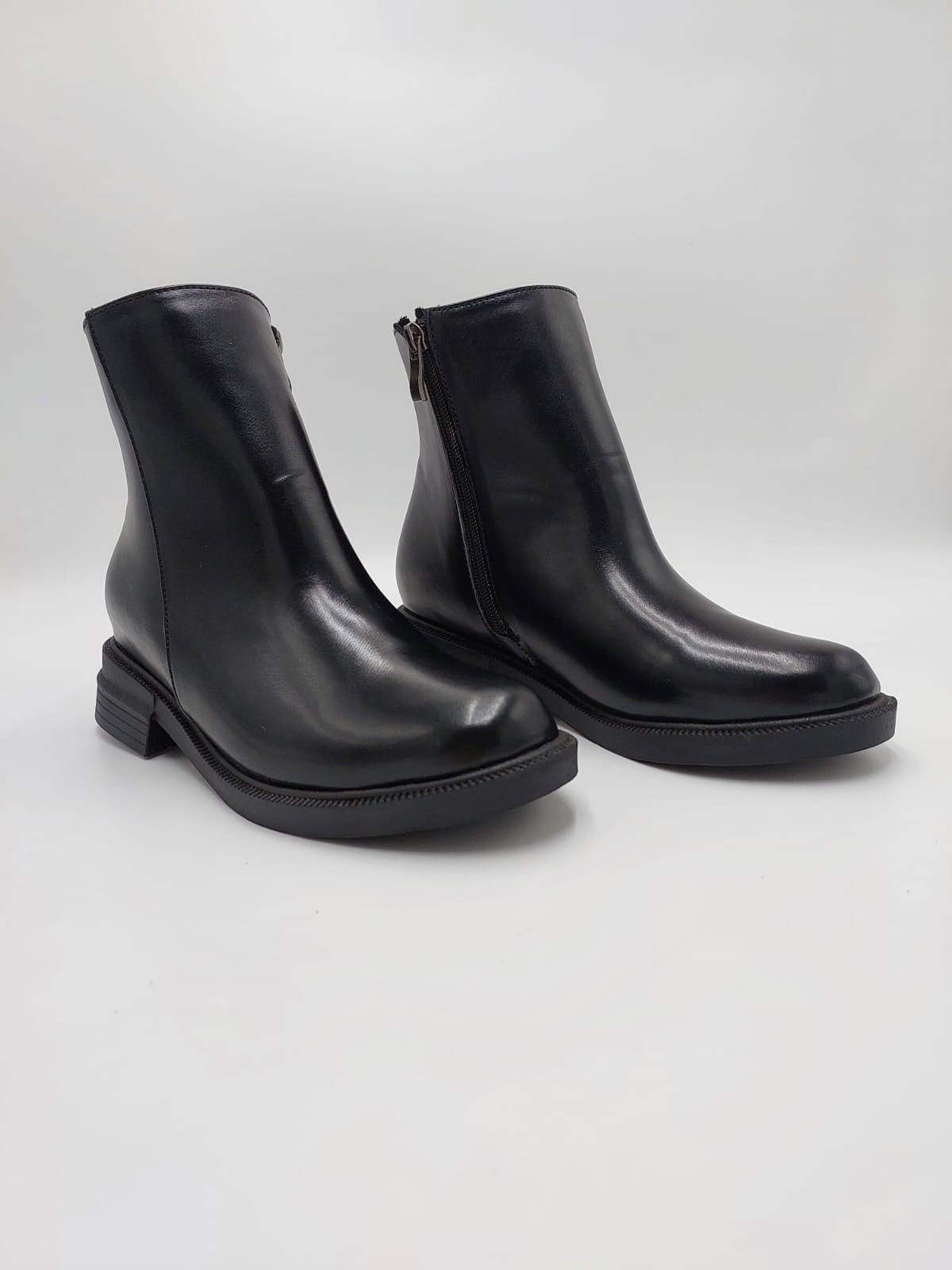 Bottines Chelsea Lamira Noires en Cuir – Élégance et Confort