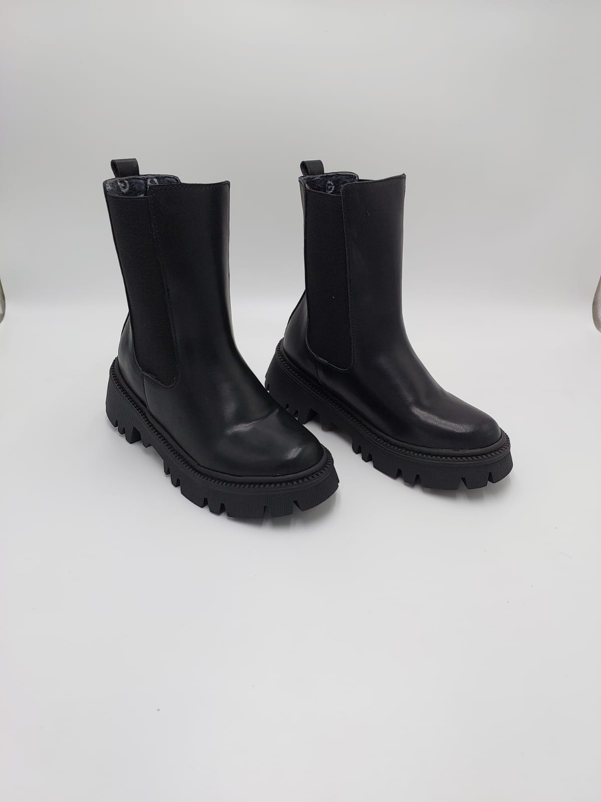 Bottines Chelsea Lamira Noires – Confort et Style Urbain