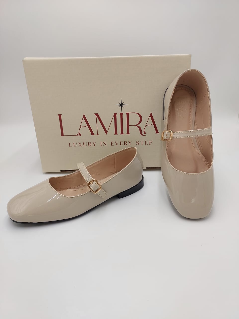 Ballerines Lamira Beige Vernis – Élégance et Raffinement