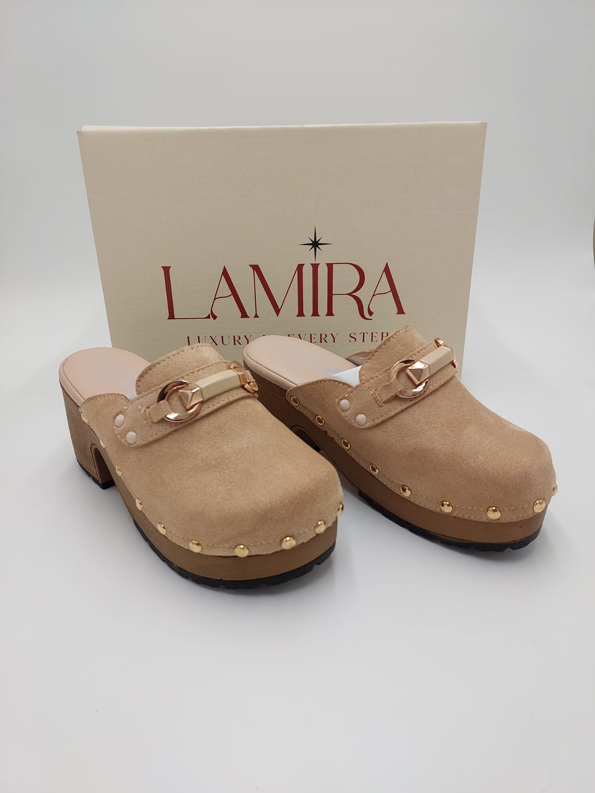Mules Lamira Beige Suédées – Élégance Naturelle et Détails Dorés