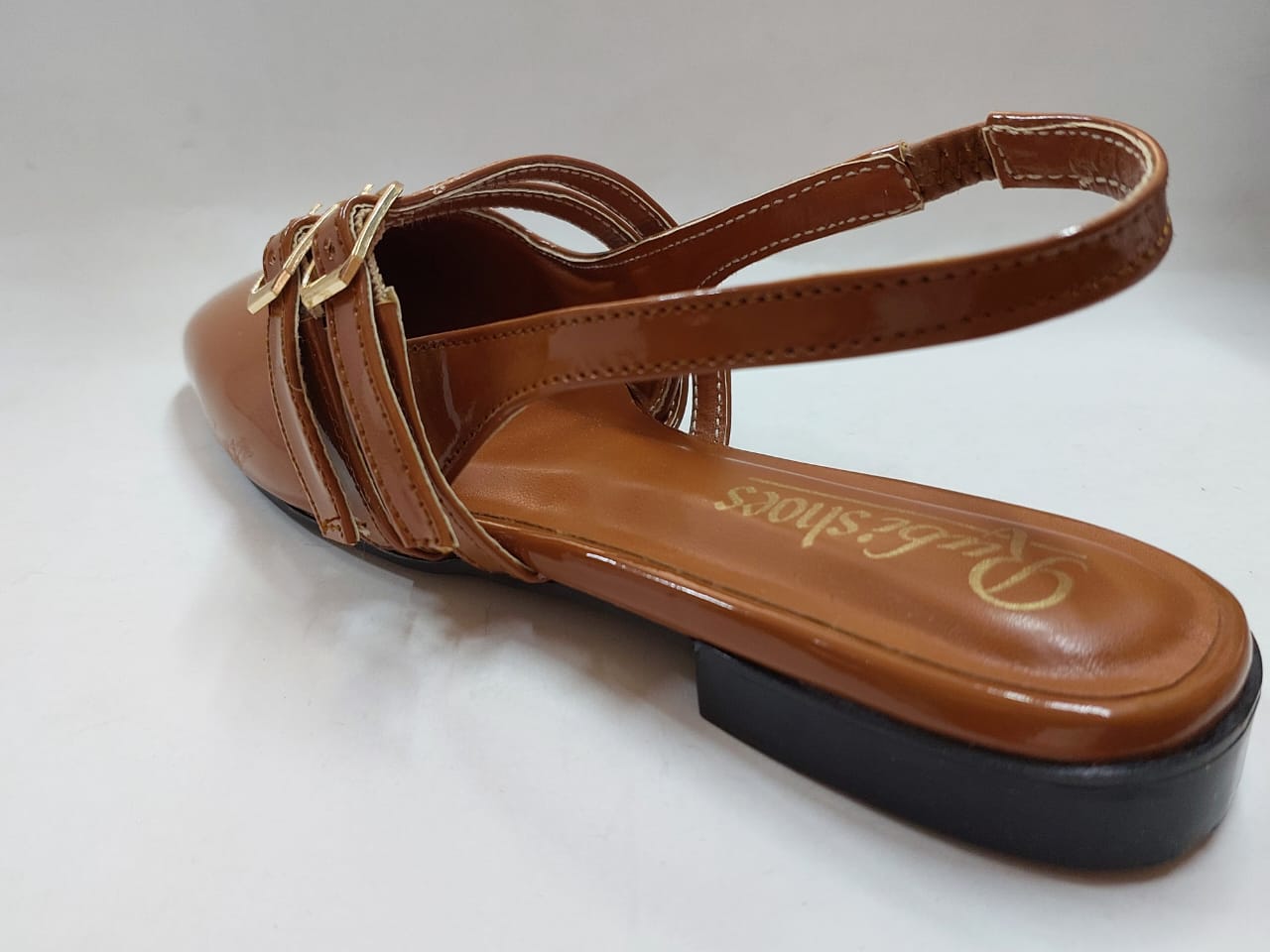 Sandales plates camel à brides doubles – Style chic et décontracté