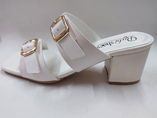 Mules blanches à brides et boucles dorées – Élégance intemporelle & confort