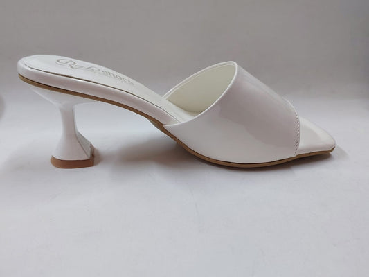 Mules blanches vernies à bout carré – Élégance pure & confort