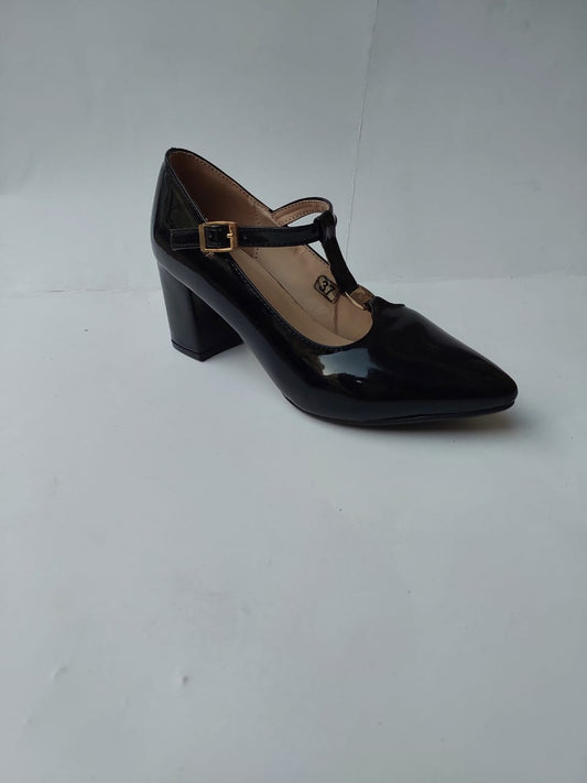 Escarpins noirs vernis à brides croisées et talon bloc – Élégance et confort