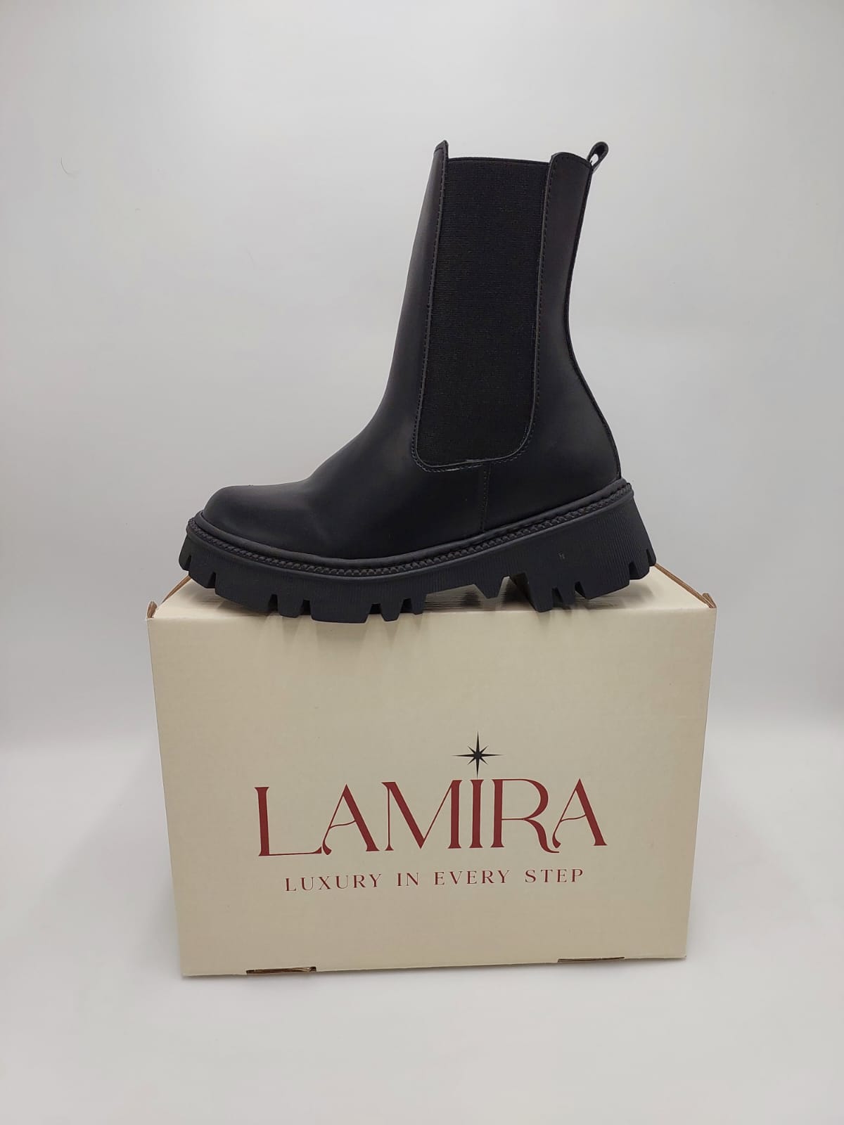 Bottines Chelsea Lamira Noires – Confort et Style Urbain