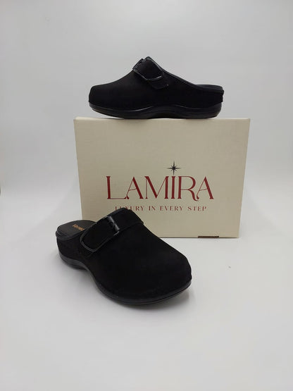 Sabots Lamira Noirs Suédés – Confort Élégant et Style Minimaliste